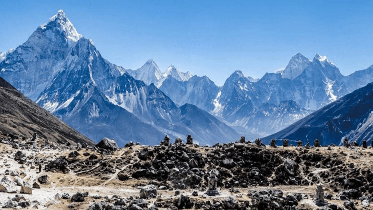a-trek-in-the-himalayas-a-spiritual-journey.webp